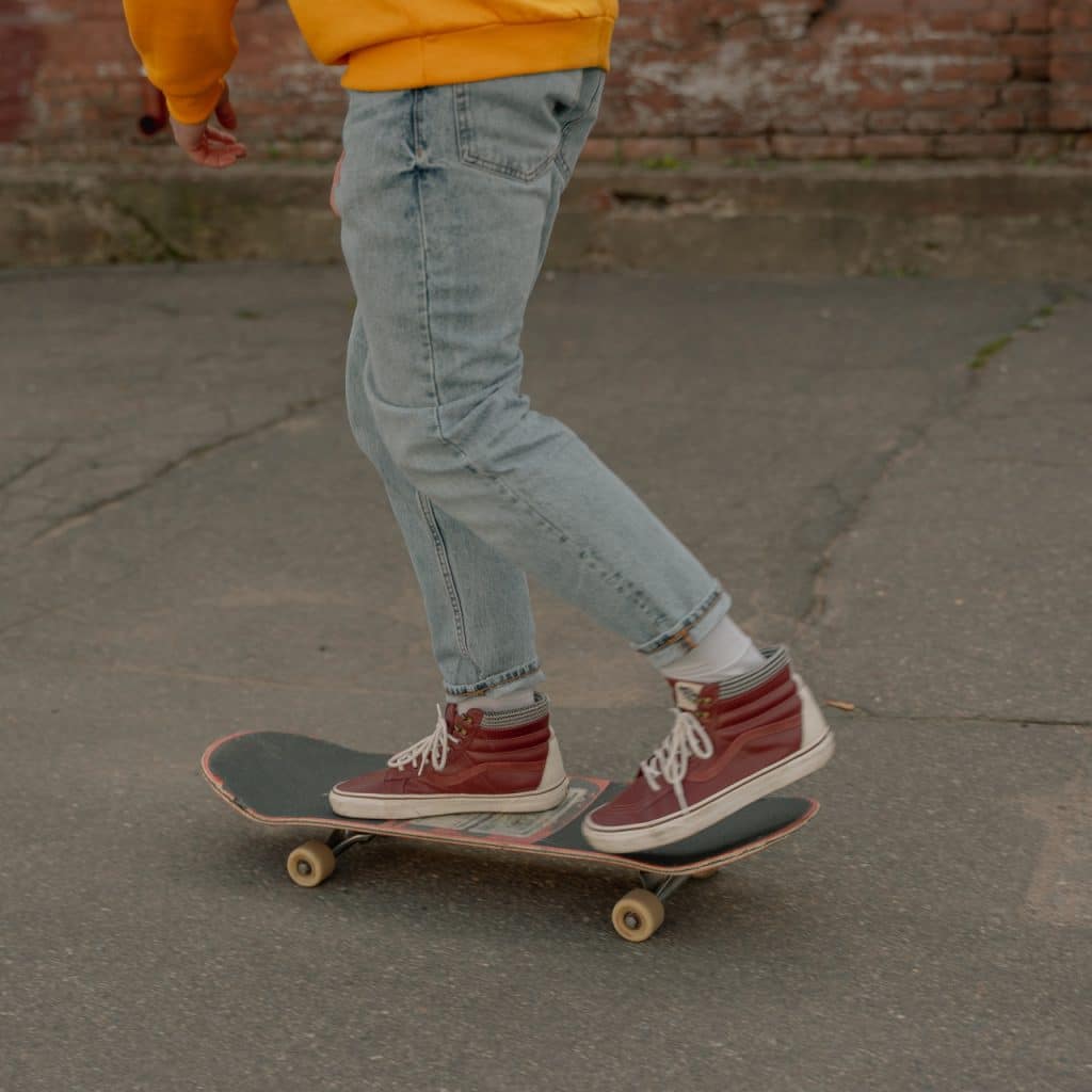 La sneakers marron, un modèle intemporel pour tous les goûts