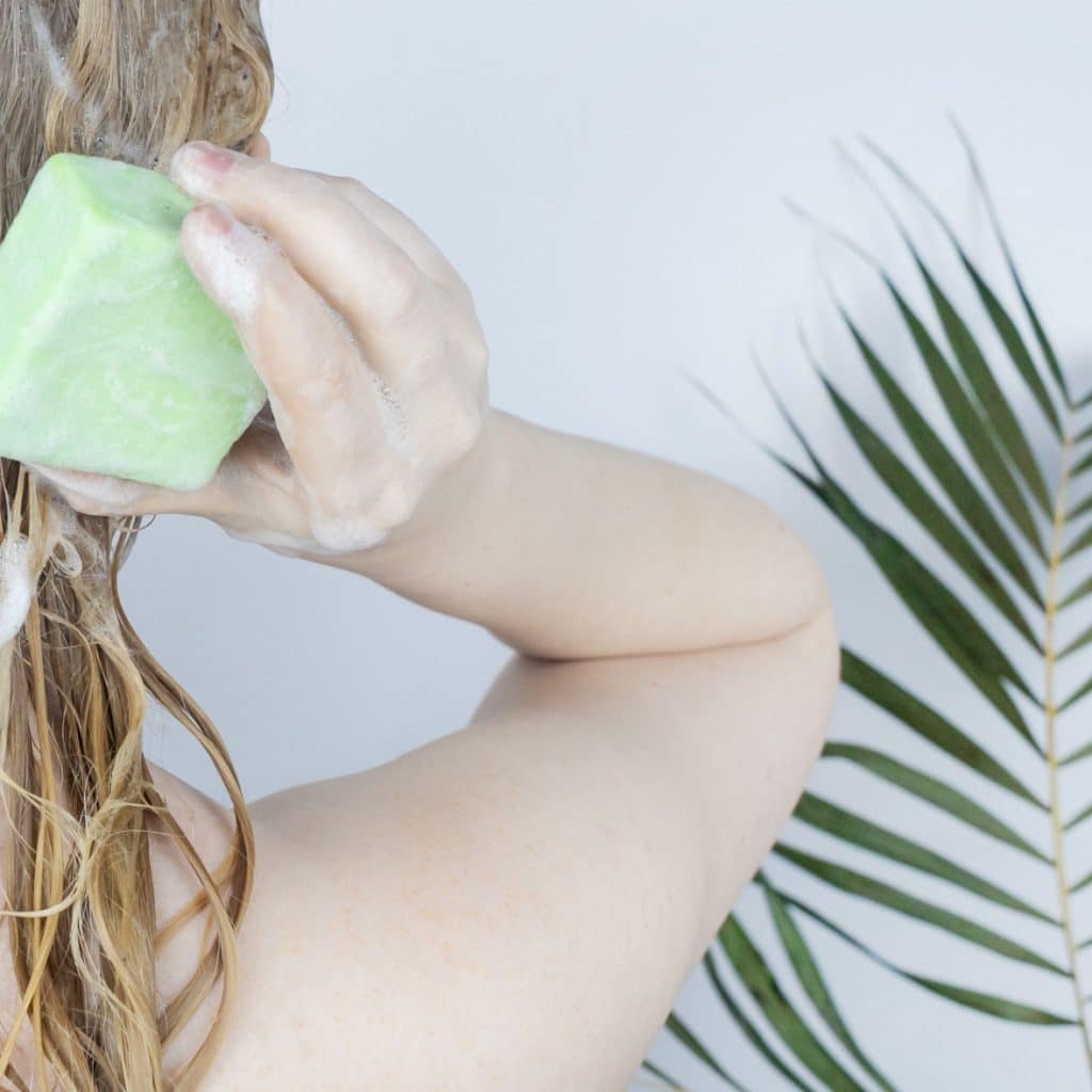 Tendances capillaires : Les shampoings naturels en vogue
