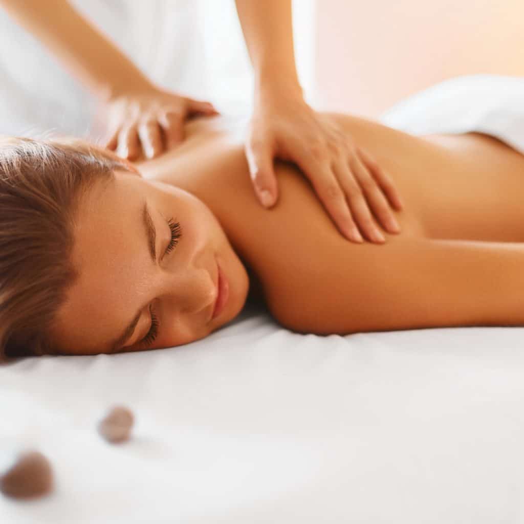 Massage en institut vs domicile : avantages pour votre bien-être