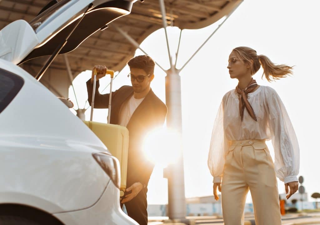 Voyager en ferry avec sa voiture : démarches, tarifs et conseils